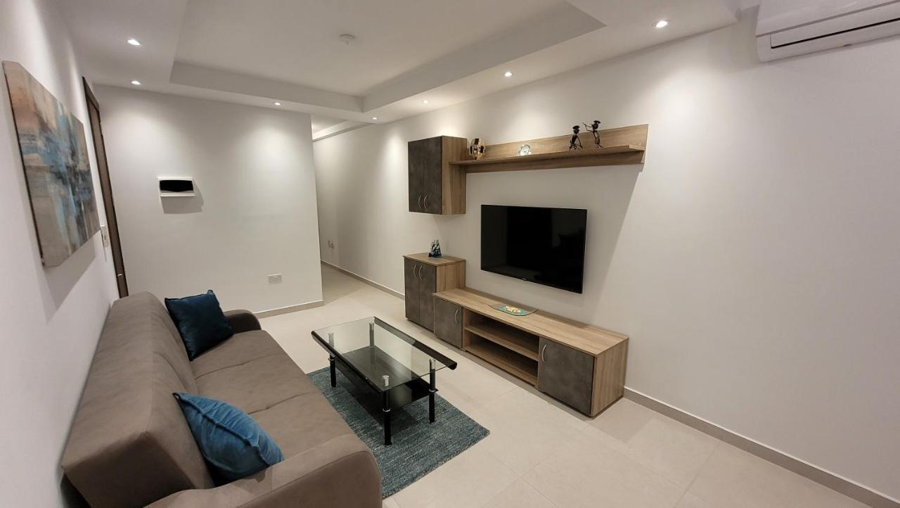 Lovely Apartment With Side Sea View St. Paul's Bay Exterior photo