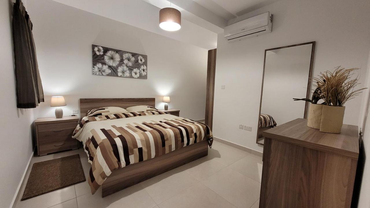 Lovely Apartment With Side Sea View St. Paul's Bay Exterior photo
